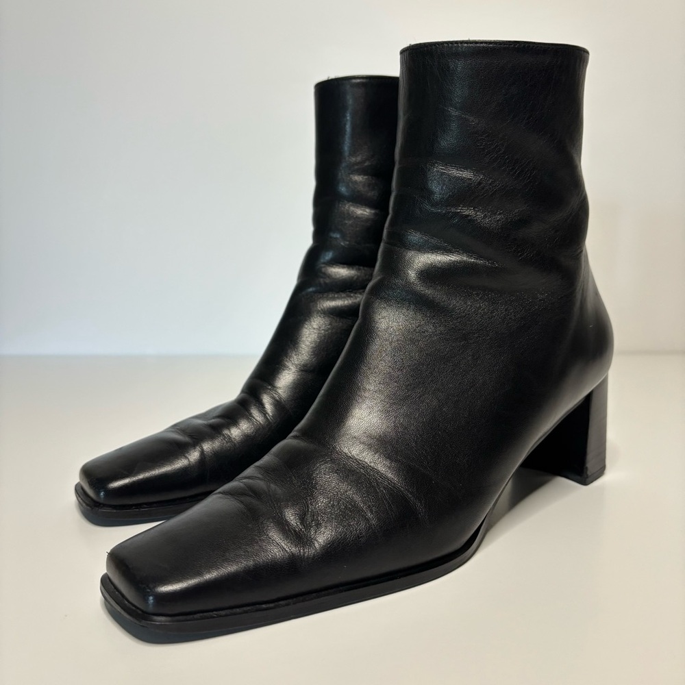 Stuart Weitzman Black Leather Square Toe Ankle Boots • 90s Minimalist Block Heel